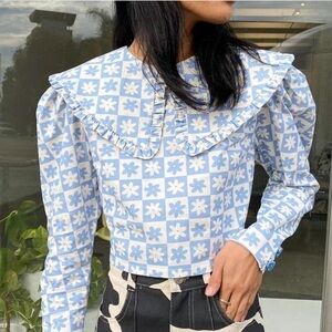 Lisa Says Gah Blue and White Floral Blouse